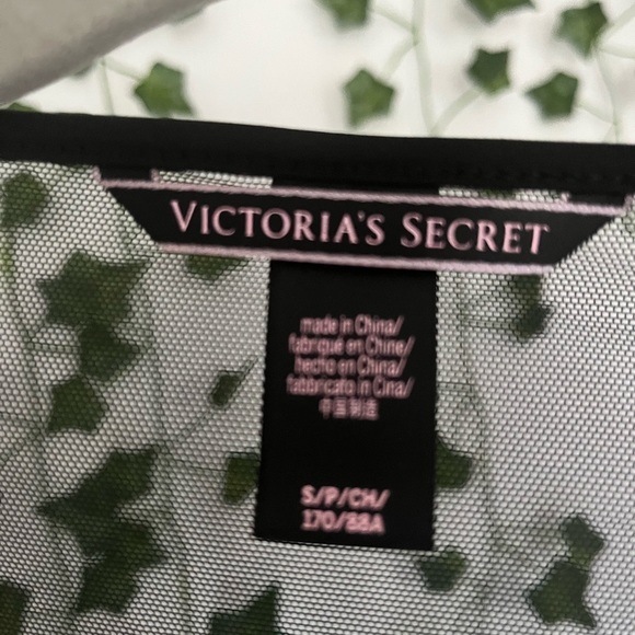 Mesh bodysuit long sleeve black with tiny gold ring in the middle of chest - Picture 4 of 4